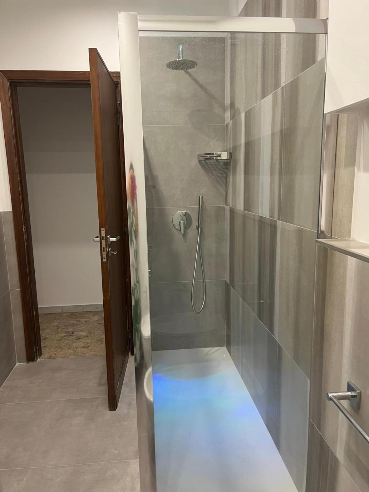 Artemisia Apartment *